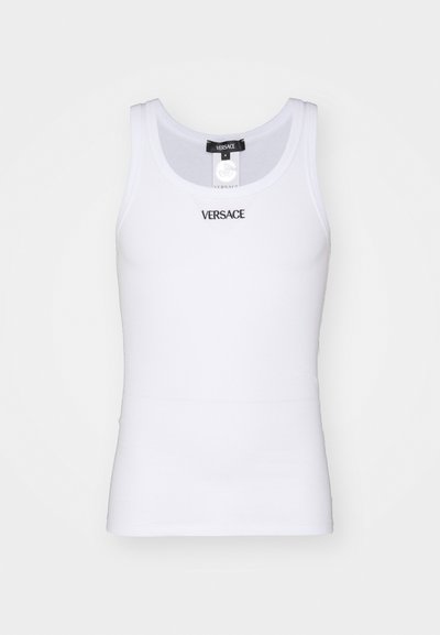 Top de algodão branco com um design justo. Apresenta um decote redondo e alças finas. Logótipo "Versace" bordado em preto na parte da frente.