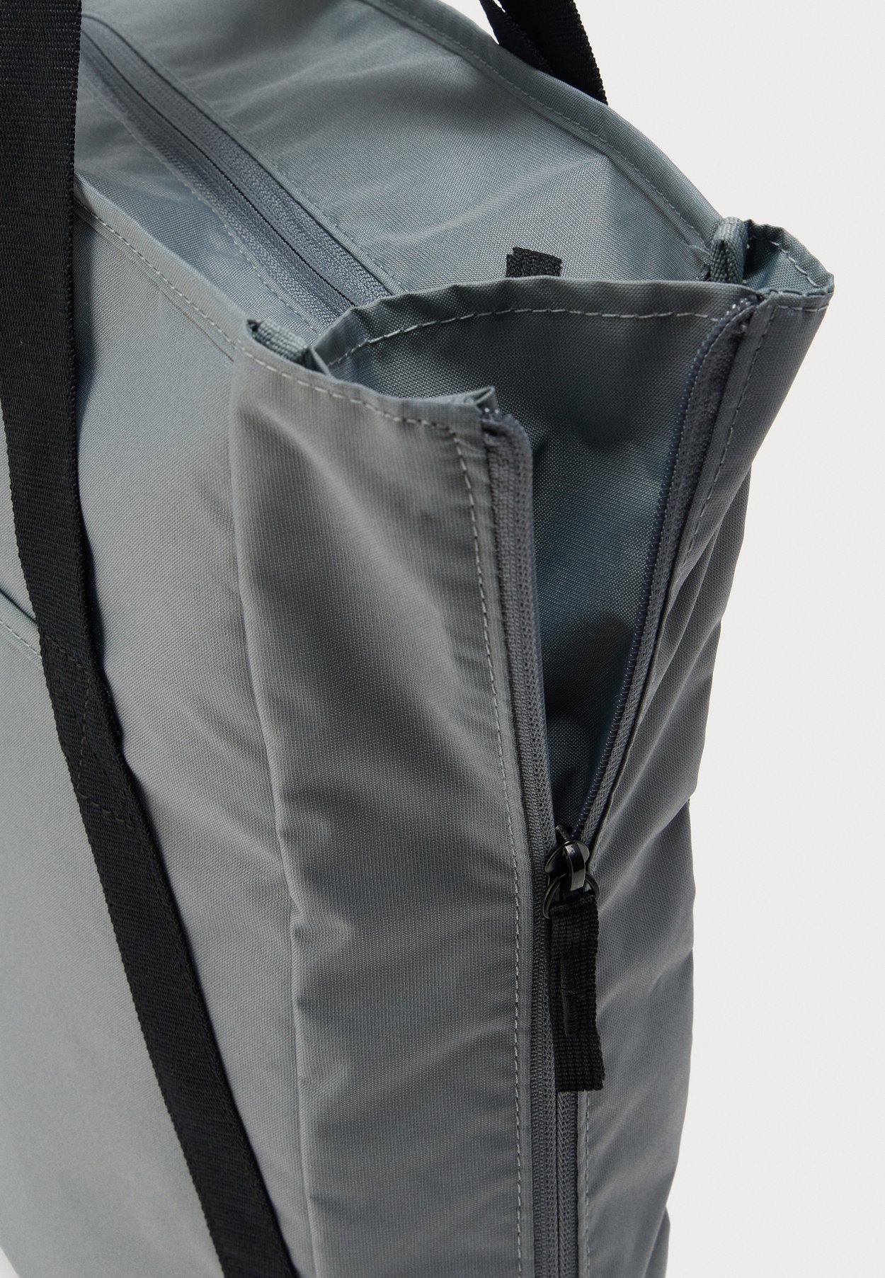 NK GYM TOTE - SP26