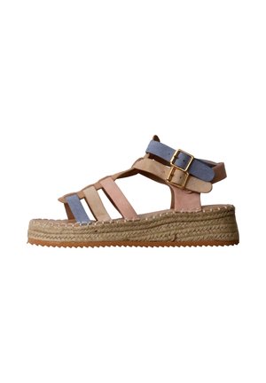Sandale compensée pour femme avec brides en daim multicolores et doubles boucles dorées, semelle en jute tressée et semelle extérieure en caoutchouc.
