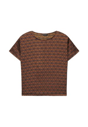 Camicia marrone a maniche corte con motivo geometrico esagonale arancione e scollo rotondo, distesa su sfondo bianco.