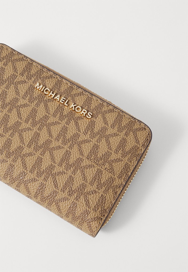 michael kors cigarette case for sale 24cm x 18cm x 7.5cm. Jet Set Large Ombr Signature