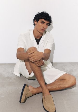PULL&BEAR, TRACK SOLE SHOES - Šľapky - brown
