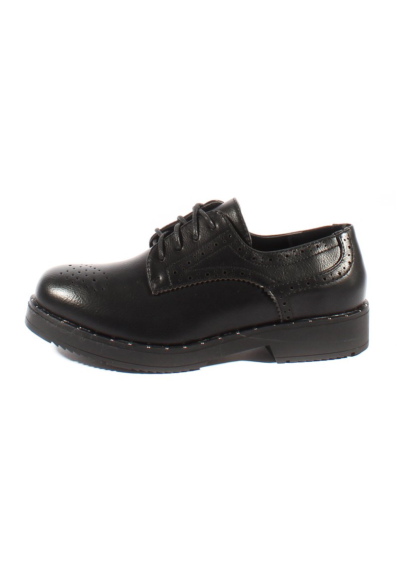 Scarpa nera in pelle con lacci, caratterizzata da perforazioni decorative, punta arrotondata e suola testurizzata con piccole cuciture decorative.
