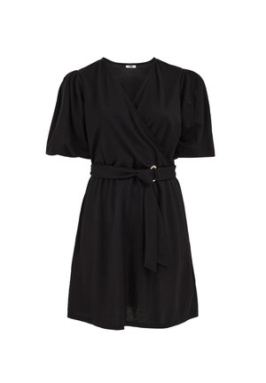 Zwart kort jurkje met korte ballonmouwen, overslagvoorzijde en een bijpassende stoffen riem met metalen gesp in de taille.
