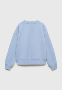 Ljust blå, mjuk tygtröja med rund halsringning, sänkta axlar och ribbade mudd. Har en kortad design och en slät yta.