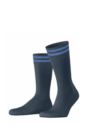 Dunkelblaue Socken mit zwei horizontalen hellblauen Streifen oben, gerippte Textur, middelange Länge, nahtloses Zehendesign.