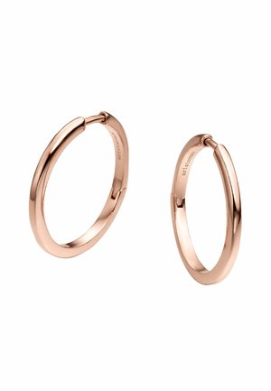 Pendientes de aro en oro rosado con un acabado suave y pulido, que presentan un diseño sin costuras y un cierre seguro. Tienen forma circular y tamaño mediano.