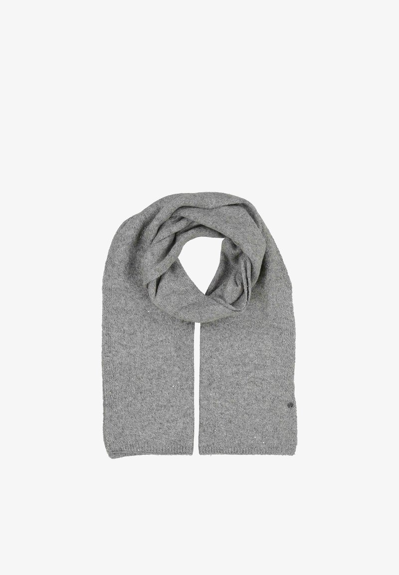 Écharpe en tricot gris doux posée à plat avec un centre en boucle, montrant la texture et un petit logo circulaire près d'une extrémité.