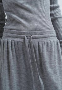 Seamless Basic Pantaloni sportivi - grey melange