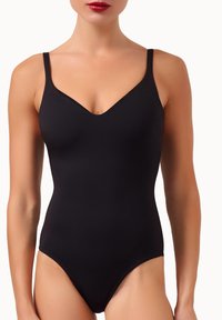 Svart baddräkt i en del med V-ringning, tunna axelremmar och högskurna ben. Tyget känns slätt och elastiskt, vilket ger en figurnära design.