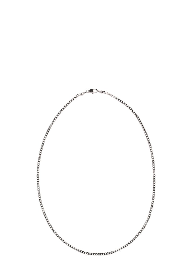 Naszyjnik ze srebrnego metalu z cienkim łańcuszkiem, złożony z ogniw połączonych ze sobą i z bezpiecznym zapięciem. Gładka faktura, klasyczny design.