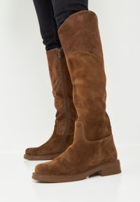 Cesare Gaspari Botas mosqueteras - brown