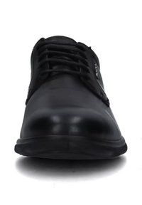 Scarpa in pelle nera con lacci, con una finitura liscia, punta arrotondata e suola in gomma a profilo basso. Presenta cuciture in contrasto e hardware minimale.