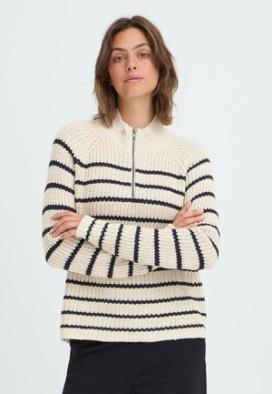 Strickpullover in Creme mit marineblauen Streifen, mit einem Reißverschlusskragen und gerippter Textur. Lange Ärmel und ein lässiger Schnitt runden das Design ab.