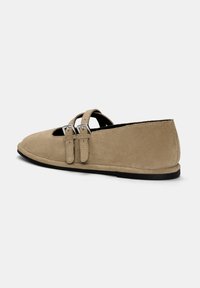 PULL&BEAR FLAT - Bokapántos balerina cipők - sand