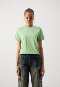 Pieces PCRIA SOLID TEE - T-shirts - tendril
