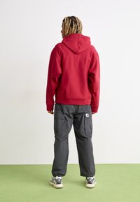 Carhartt WIP HOODED AMERICAN SCRIPT  - Kapucni - tuscany