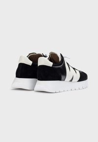 WONDERS Zapatillas - black