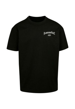 Schwarzes Baumwoll-T-Shirt mit kurzen Ärmeln und Rundhalsausschnitt. Mit weißem grafischem Text "Immortal" auf der linken Brustseite.