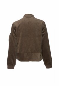 Sötétbarna korddzseki bordázott textúrával, bombázó stílusban, rugalmas mandzsettákkal és szegéllyel, valamint egyszerű, kerek gallérral.