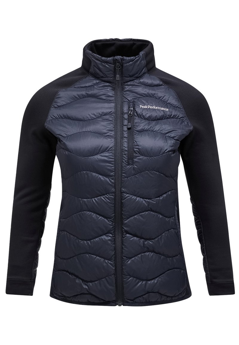 Navy Pufferjacke mit gesteppter Vorderseite, weichen schwarzen Stoffärmeln, hohem Kragen, Vollreißverschluss und Logo auf der oberen linken Seite.