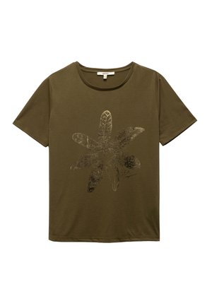 T-shirt a maniche corte verde oliva con scollatura rotonda, caratterizzata da una stampa grafica floreale nera e un dettaglio distintivo nell'angolo in basso.