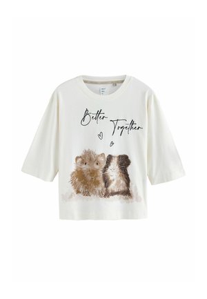 Korte mouwen, crèmekleurig katoenen T-shirt met een afbeelding van twee cavia's en de tekst "Better Together" in zwarte sierletters erboven.