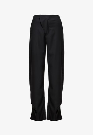 Pantalon noir à jambes larges sur mesure avec une finition lisse, présentant un pli avant unique et des ourlets fendus pour un intérêt design accru.