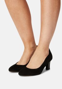 s.Oliver Decolleté - black