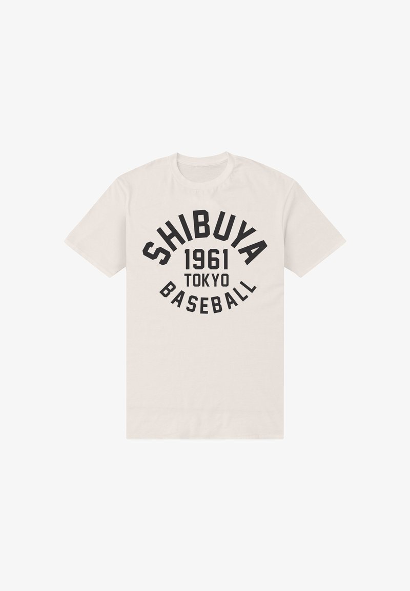 Witte katoen t-shirt met opvallende zwarte tekst die "SHIBUYA 1961 TOKYO BASEBALL" in verschillende groottes en gebogen opstelling weergeeft.