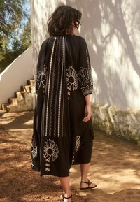 Next TALL FIT -  MIDI  - Rochie de zi - black white