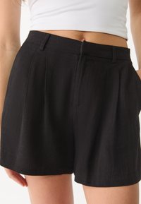 Stradivarius Short - black