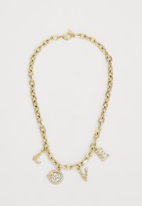 Gouden ketting met een hanger die de letters "L," "O," "V," en "E" bevat, met een ronde hanger versierd met kristallen en ingewikkelde details.