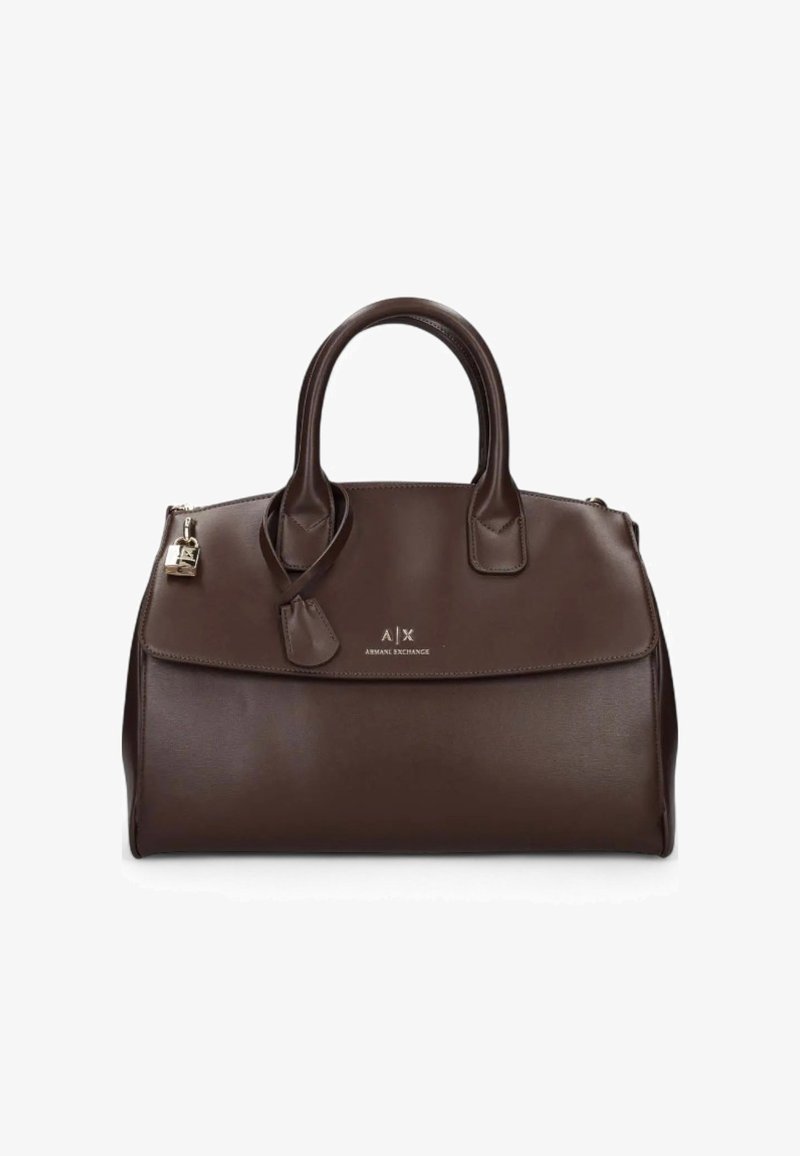 Borsa a tracolla in pelle marrone con doppi manici, chiusura a pattina e un piccolo lucchetto come dettaglio. Presenta un logo argentato sul fronte. Texture liscia.