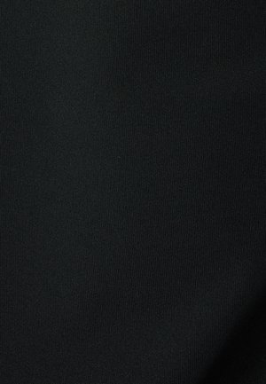 Tejido negro con una textura suave y un sutil patrón acanalado, diseñado para versatilidad y comodidad en diversas aplicaciones.