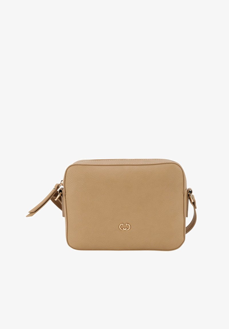 Beige Leder Umhängetasche mit rechteckiger Form, ausgestattet mit einem Reißverschluss, einem seitlichen Riemen und einem geprägten Logo auf der Vorderseite.