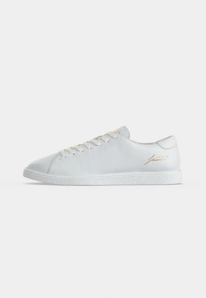 Lacoste, LINECOURT 1261 - Trainers - white