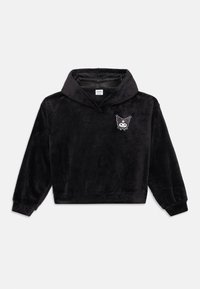 Sort fleece hættetrøje med en blød tekstur, der har et frontmotiv af et kranium med flagermusvinger på venstre brystområde.