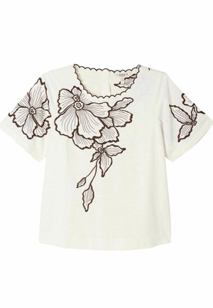 Valge lühikeste varrukatega topp, millel on esiküljel ja varrukatel suured mustad lillekontuurid, laineline kaelus ja sirge äärejoon.