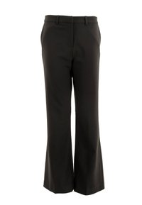 Pantalones de campana negros hechos de un material suave con una cinturilla, lazos para cinturón y un diseño a medida. Sin bolsillos visibles ni adornos.