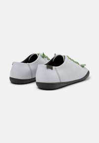 Camper PEU CAMI - Stringate sportive - pastellgrau