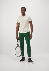 Nike Performance TOP - Camiseta deportiva - coconut milk/platinum violet
