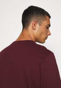 Carhartt WIP POCKET - Camisola de manga comprida - wine