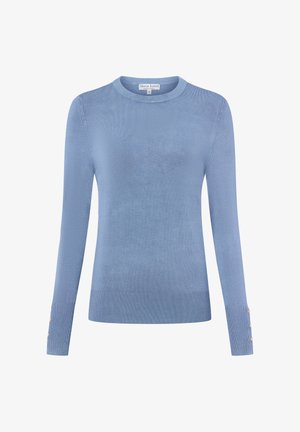Hellblauer Pullover aus weichem Strickmaterial. Verfügt über einen runden Halsausschnitt und lange Ärmel mit drei goldenen Knopfakzenten an jedem Bündchen.