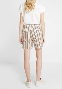 Esprit Šortky - off-white