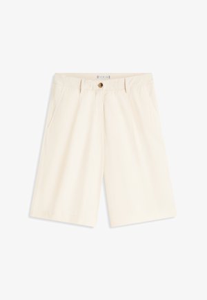 Tiszta fehér térdig érő, szabott rövidnadrágok elején zsebekkel, övhurkokkal és gombos derékzárral.