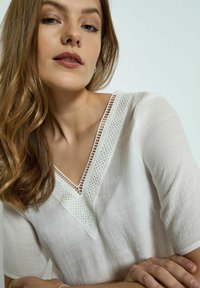 Desires MILA SHORT SLEEVE - Camicetta - gardenia