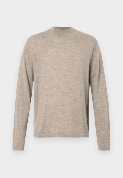 Šviesiai smėlio spalvos ilgomis rankovėmis megztinis su apvaliu kaklu, pagamintas iš minkštos medžiagos, turintis laisvą siluetą ir subtilią tekstūrą. Be raštų ar akcentų.