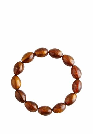 Braunes poliertes Bernsteinarmband aus ovalen Perlen mit glatter Textur und glänzendem Finish, das Farb- und Transparenzvariationen zeigt.