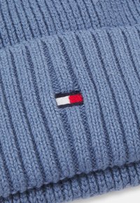 Tommy Hilfiger FLAG BEANIE UNISEX - Lue - blue hills